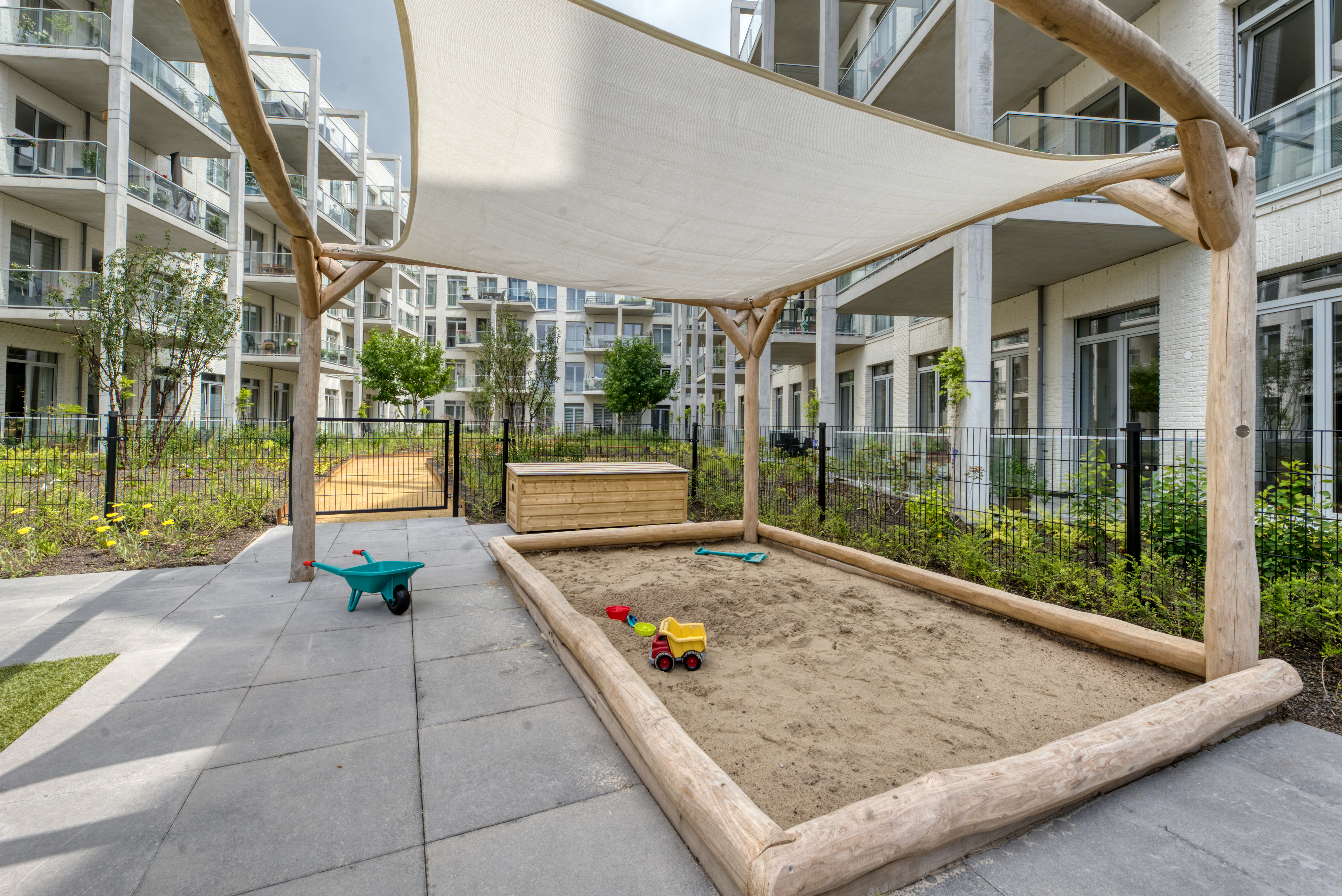 CompaNanny vestiging Nijmegen Lent zandbak in tuin