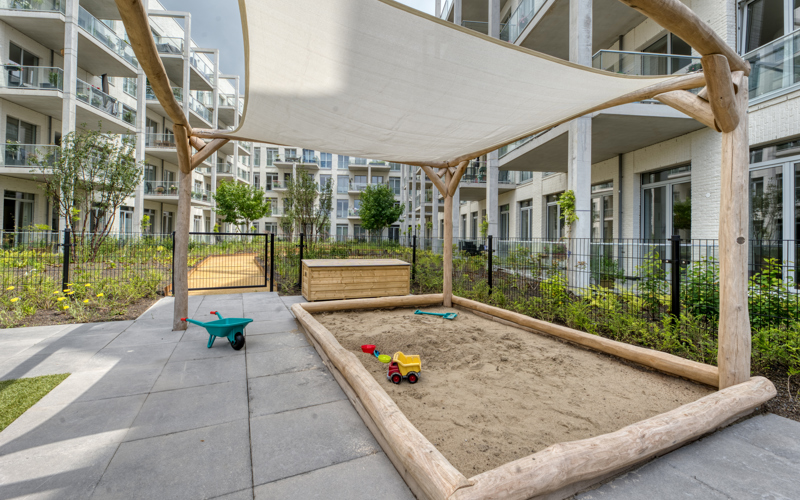 CompaNanny vestiging Nijmegen Lent zandbak in tuin