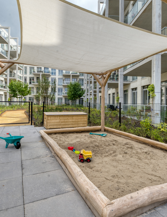 CompaNanny vestiging Nijmegen Lent zandbak in tuin