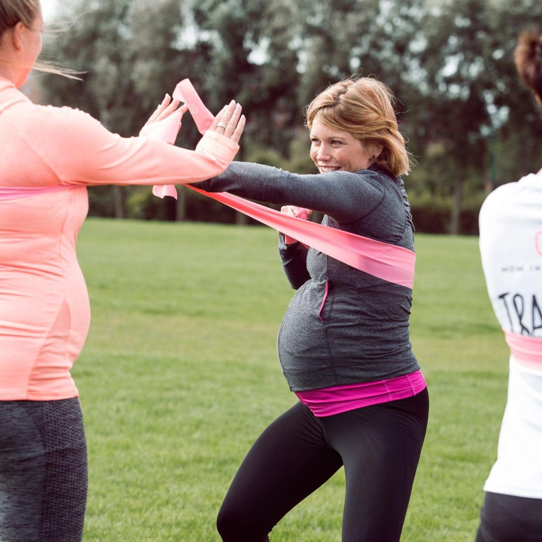 Zwangere vrouwen aan het sporten