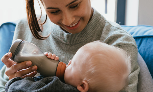 Compananny Flesvoeding Proeven En Proberen Zo Ga Je Om Met Je Baby’S Eerste Hapje
