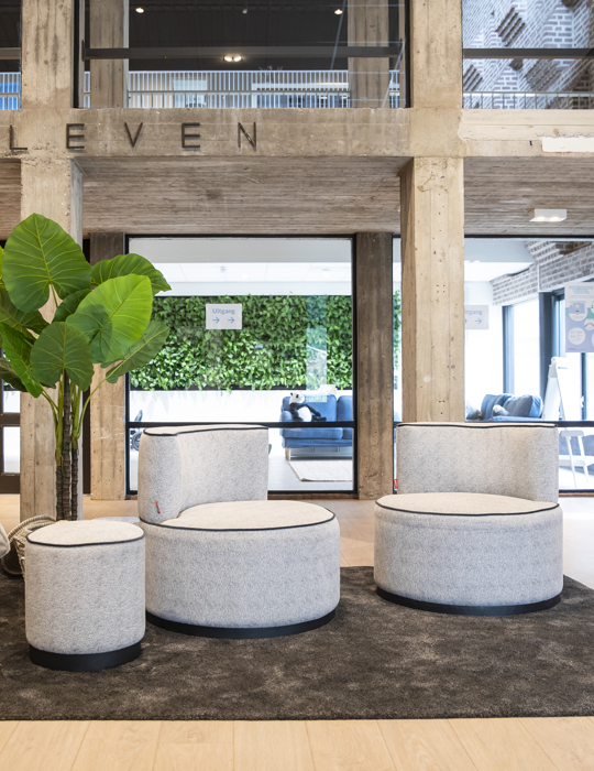 lounge set in hal kinderopvang locatie rembrandtplein