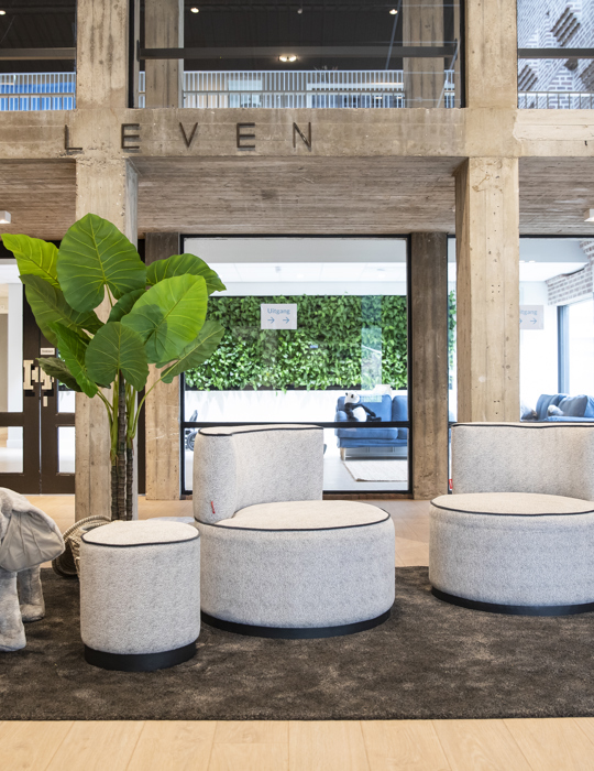 lounge set in hal kinderopvang locatie rembrandtplein