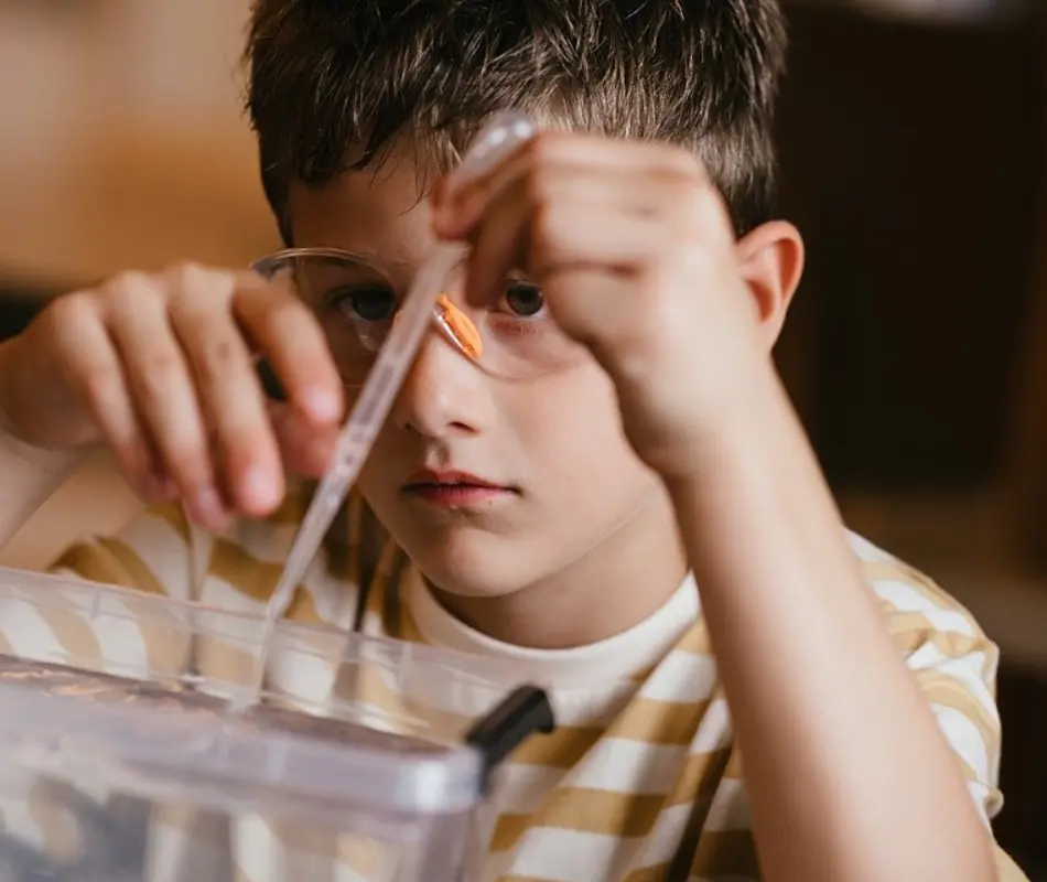 Compananny Jongen Experimenteert Water Kindermuseum Kenniscentrum Blog