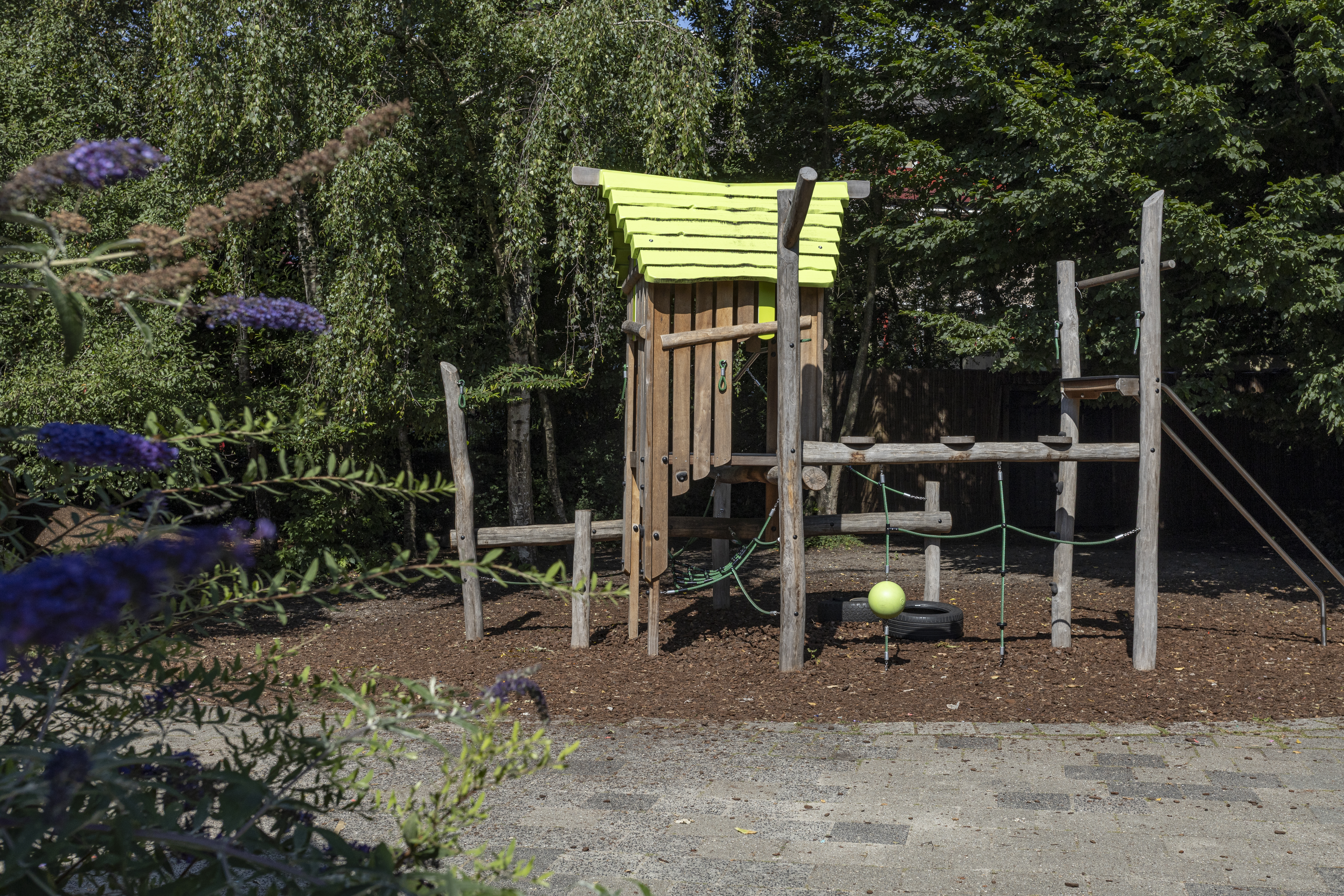 Compananny Kinderopvang Amsterdam 2Openlucht Kinderopvang Tuin Speeltoestel