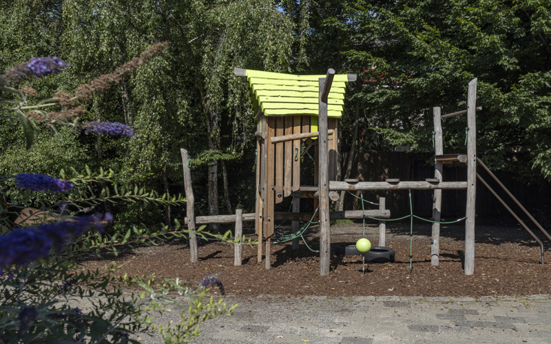 Compananny Kinderopvang Amsterdam 2Openlucht Kinderopvang Tuin Speeltoestel