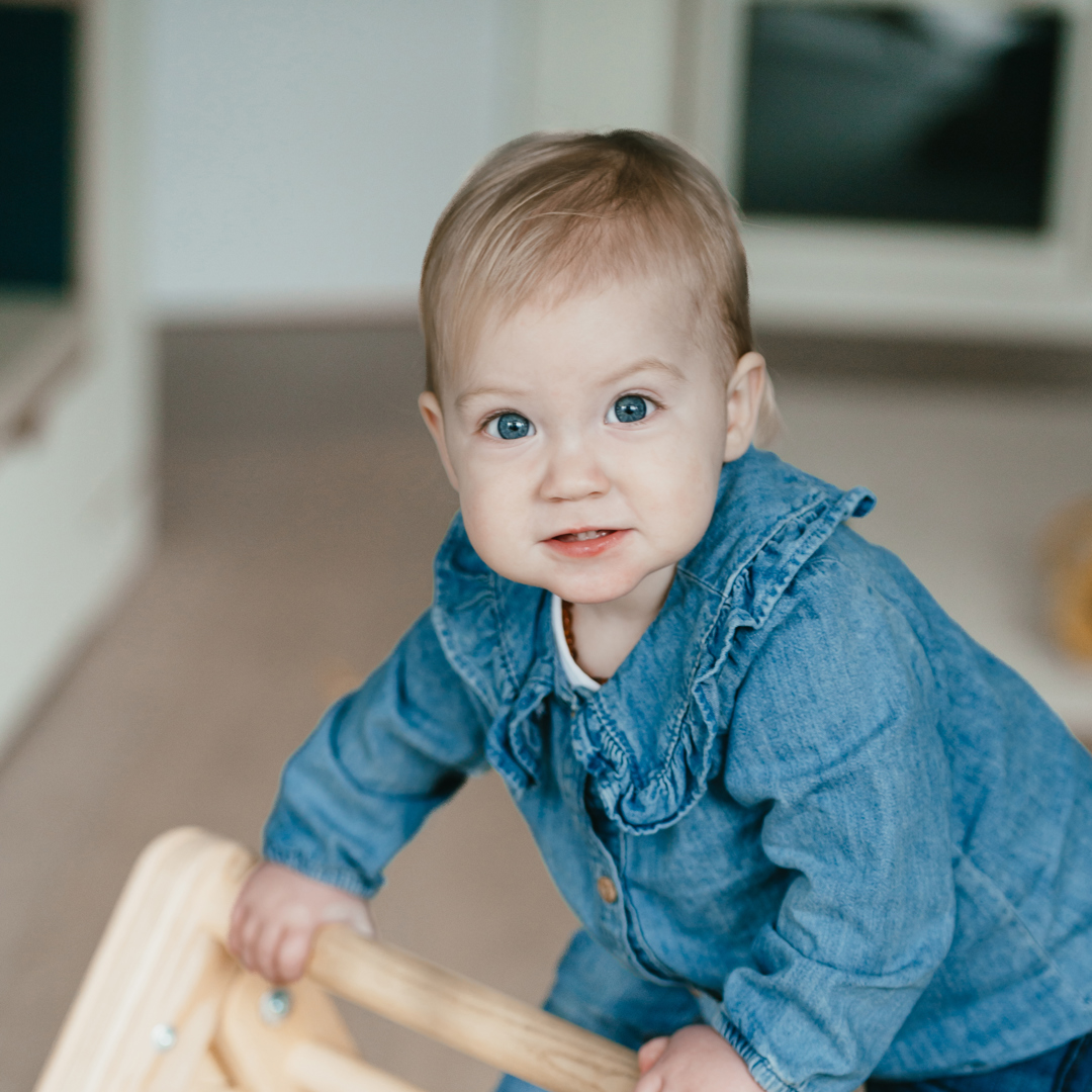 Meisje speelt op kinderopvang CompaNanny
