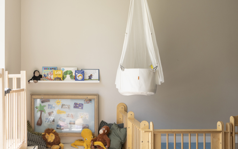 compananny zuidas stapelstenen en babybedje