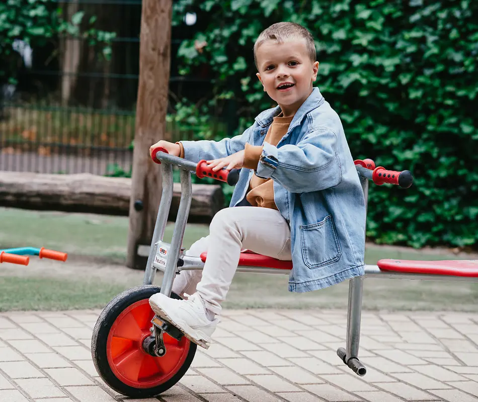 Compananny Jongen Loopfiets Buiten Spelen Tips Om Je Kind Meer Te Laten Bewegen