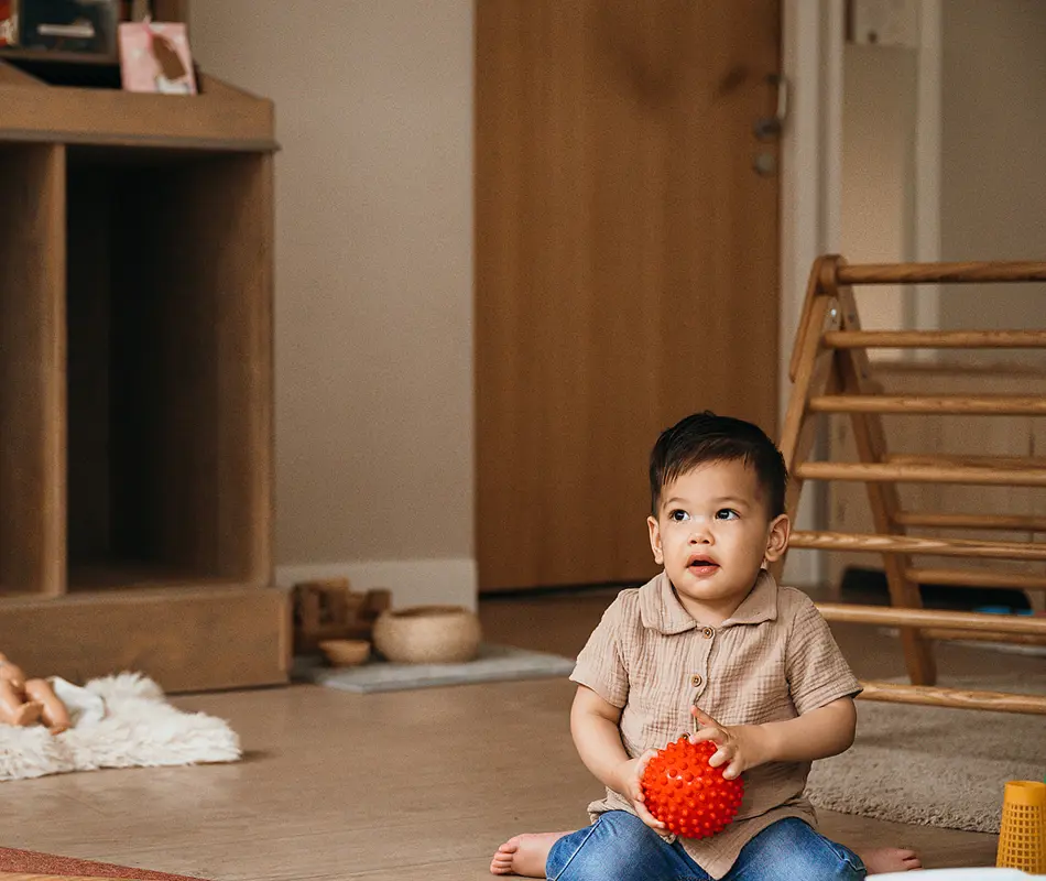 Compananny Jongetje Spelen De Eerste Dag Kinderopvang Wat Kun Je Verwachten