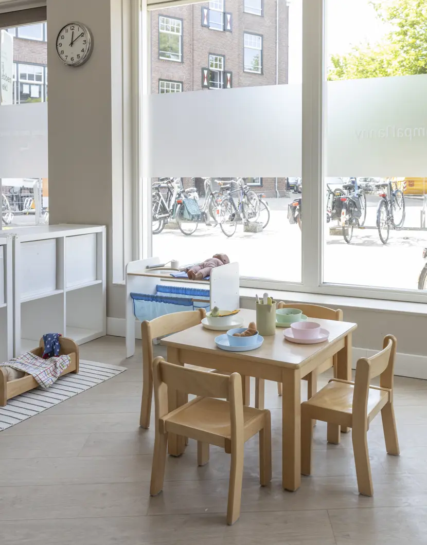 CompaNanny Kinderopvang Schinkelkade Babygroep Tafel