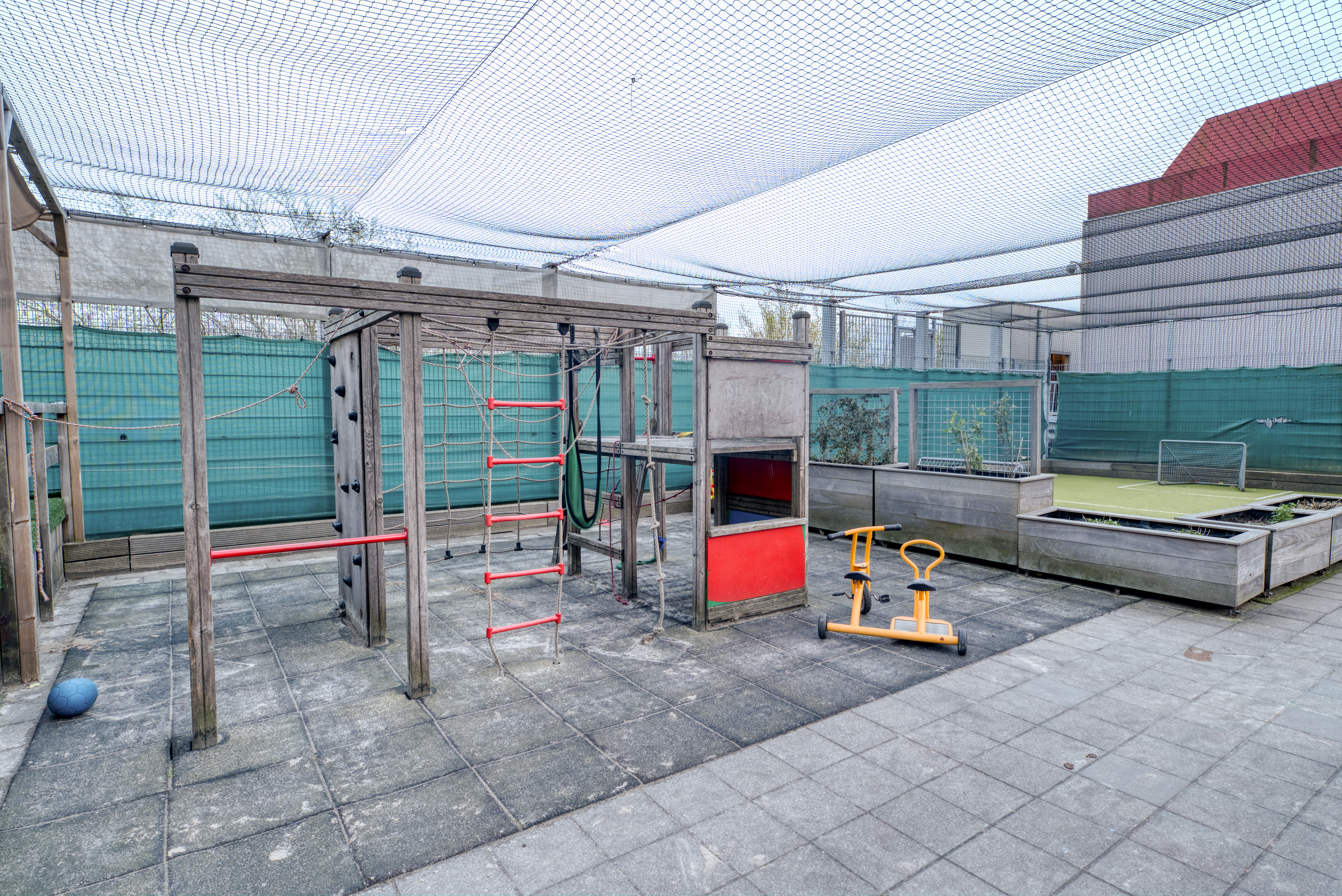 Tuin met  klimrek kinderopvang CompaNanny WFC BSO