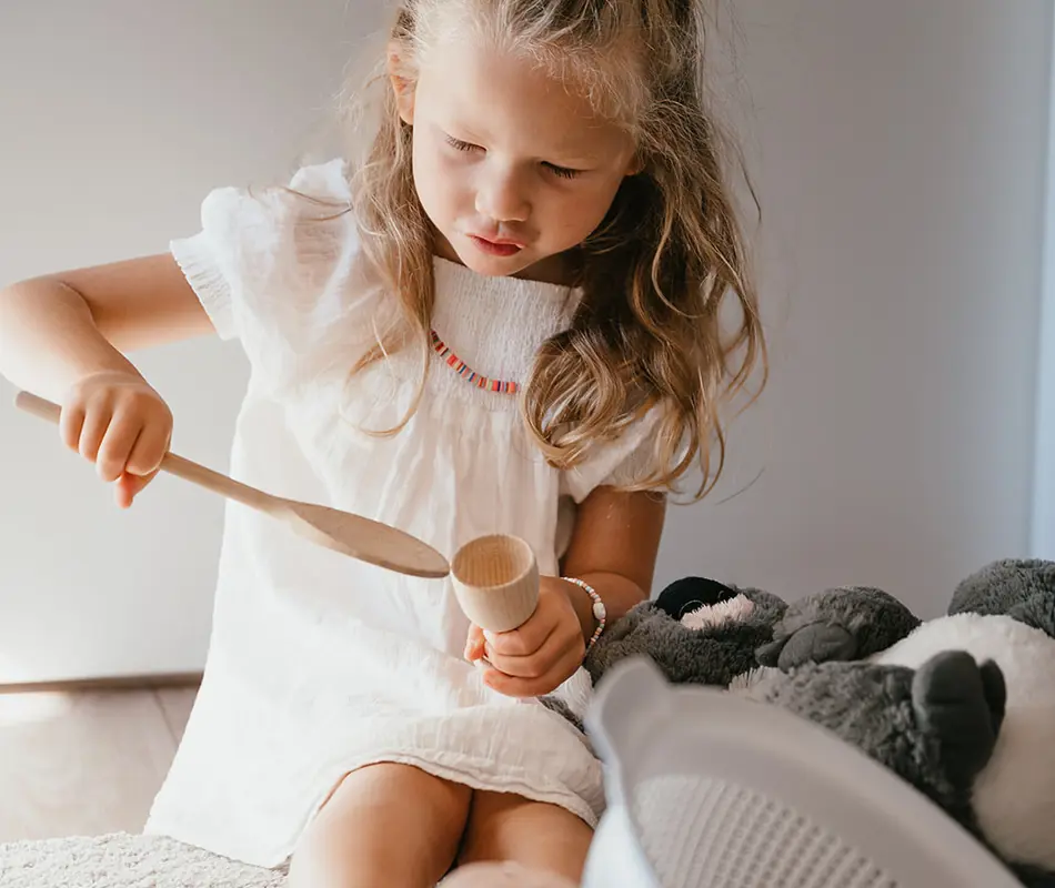 Werken Bij Compananny Pedagogisch Beleid Meisje Spelen Lepel
