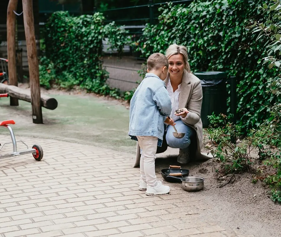 Compananny Peuter Buiten Spelen 4 Tips Om De Betrokkenheid Van Je Kind In Het Huishouden Te Vergroten