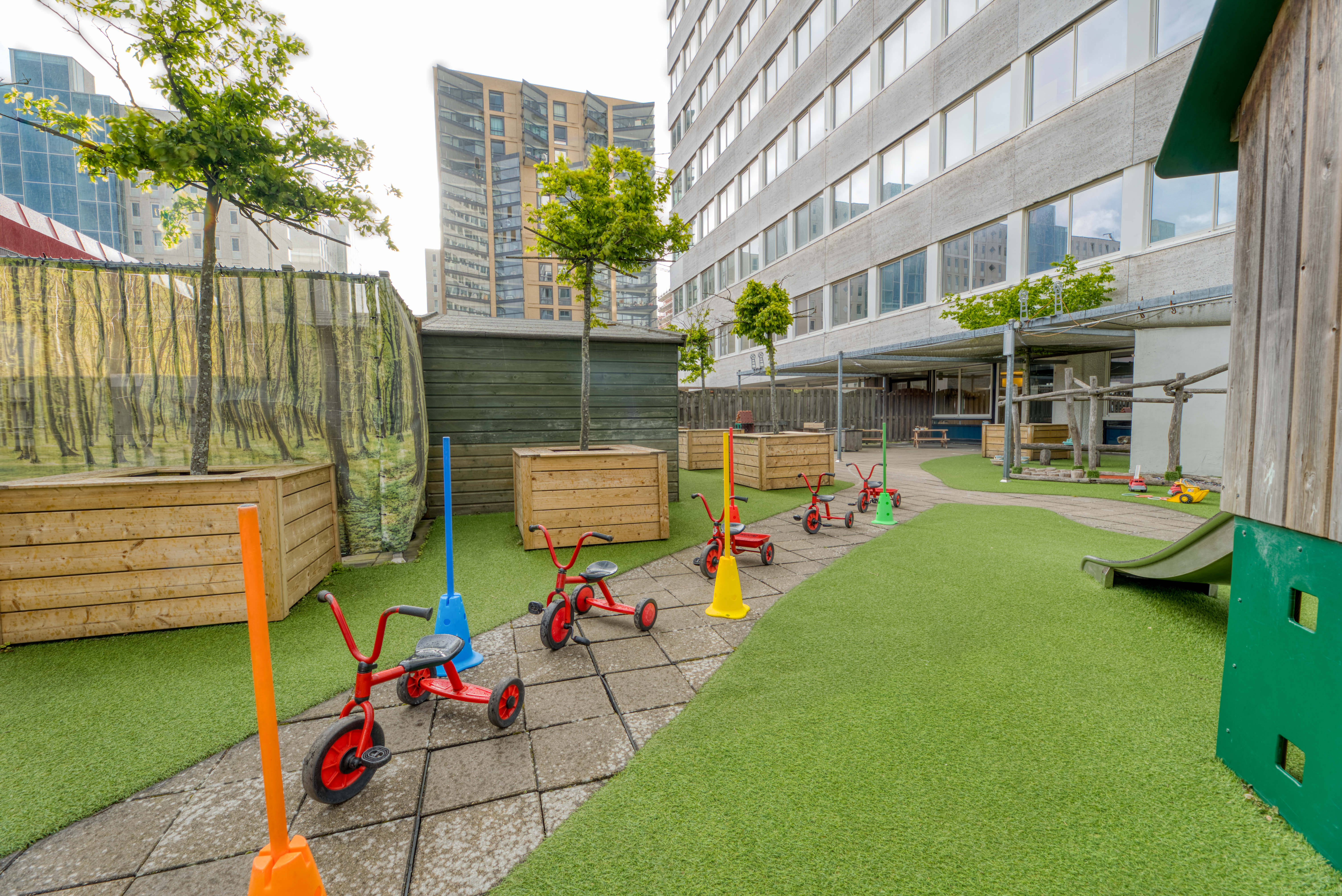 Tuin en speelmaterialen kinderdagverblijf CompaNanny WFC