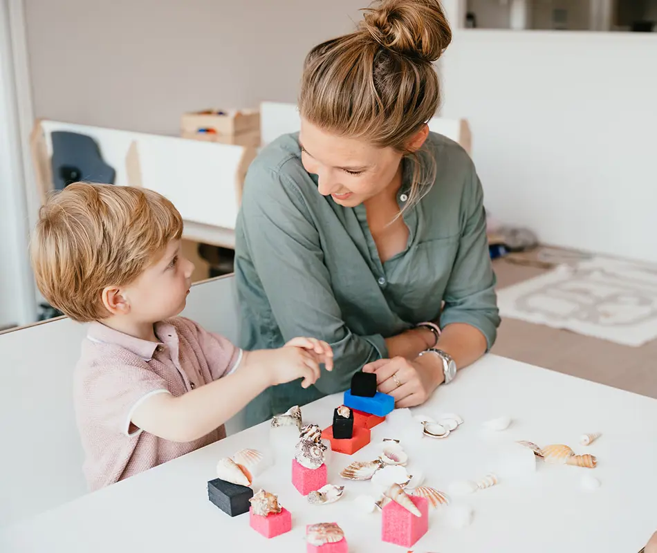 Compananny Kinderopvang Welke Opvang Peuterspeelzaal Knutselen Aan Tafel