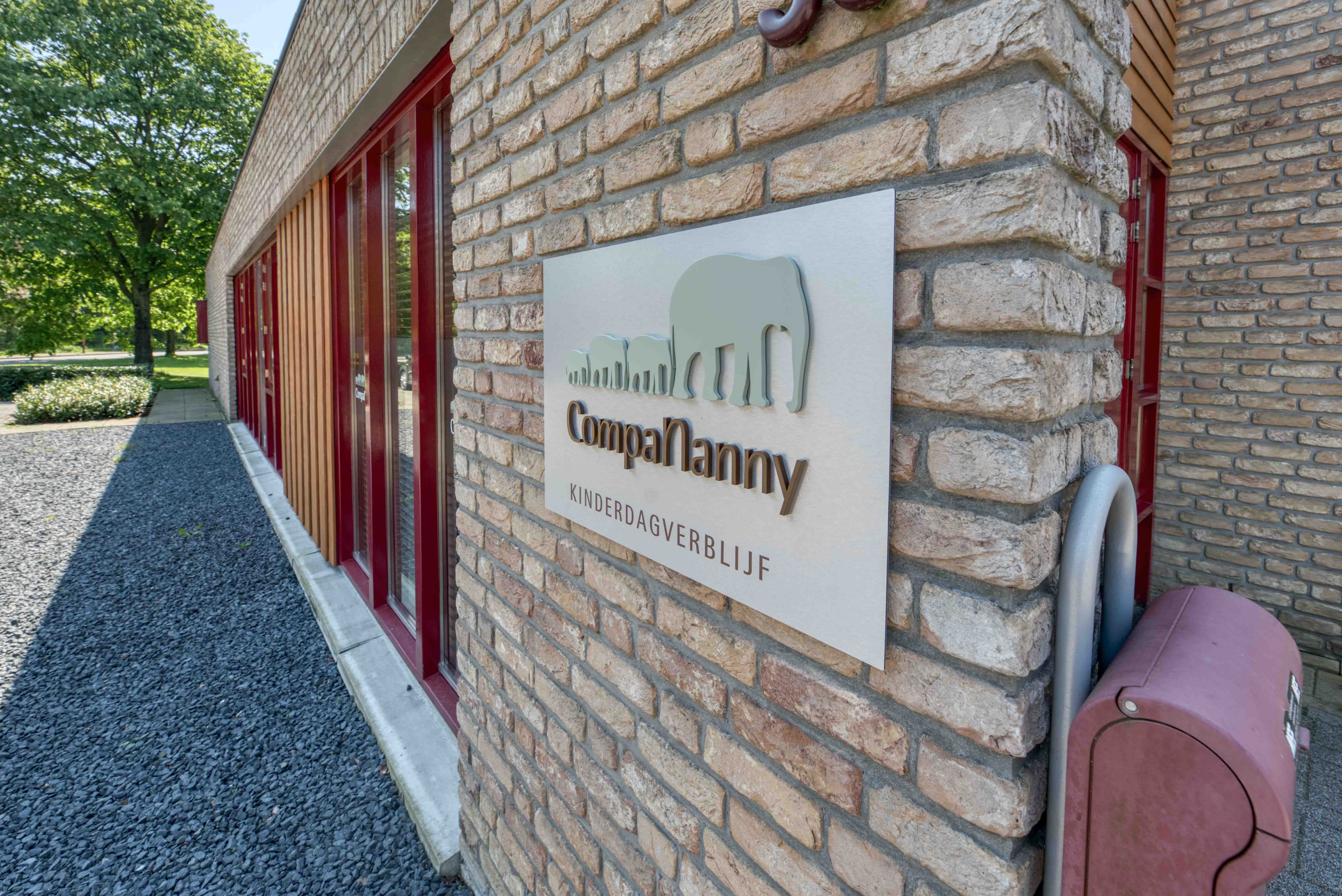 voorgevel met compananny kinderopvang logo