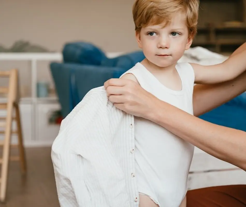 Compananny Jongen Omkleden Slapen Van Zomertijd Naar Wintertijd 4 Tips Voor Jou En Je Kind