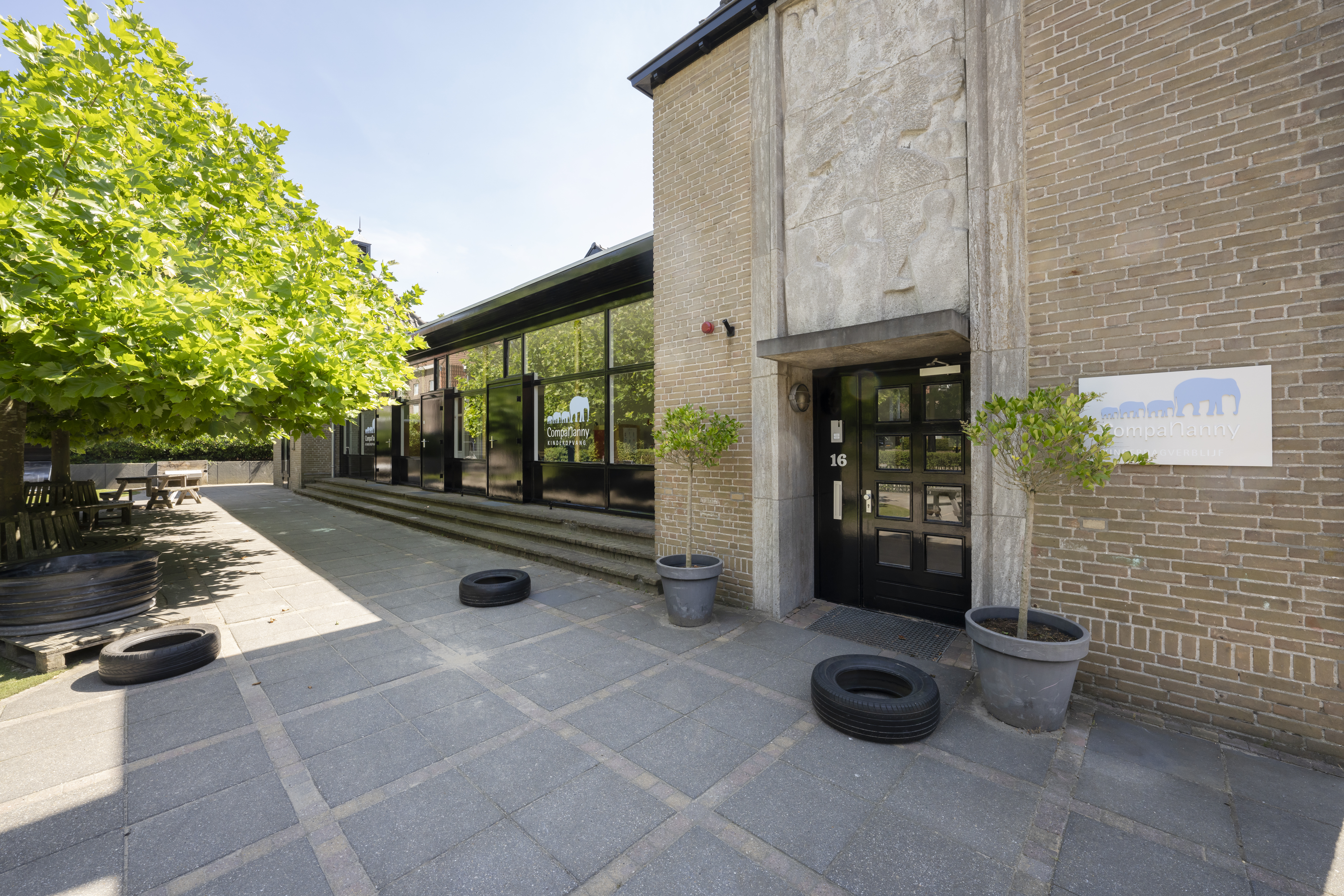 entree kinderopvang en buitenspeelplaats