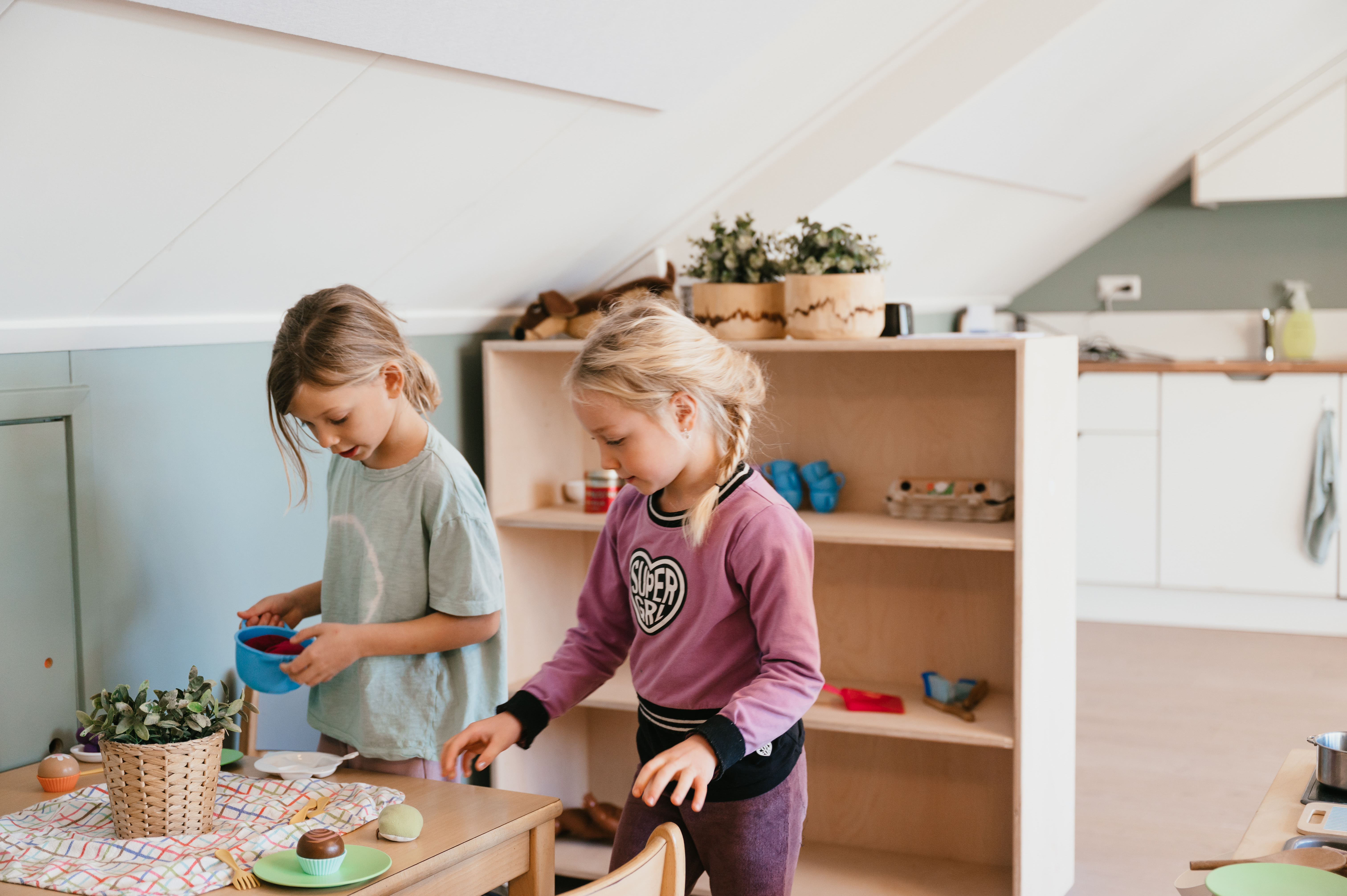 Meisjes koken op BSO CompaNanny