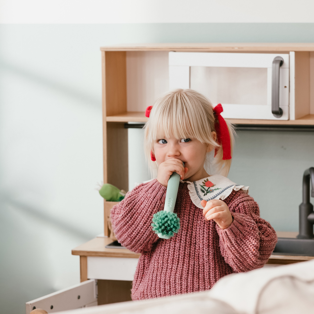 Peuter nieuwsgierig op kinderopvang CompaNanny