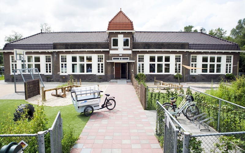 Gebouw en tuin van kinderopvang CompaNanny Amsterdamseweg Amstelveen