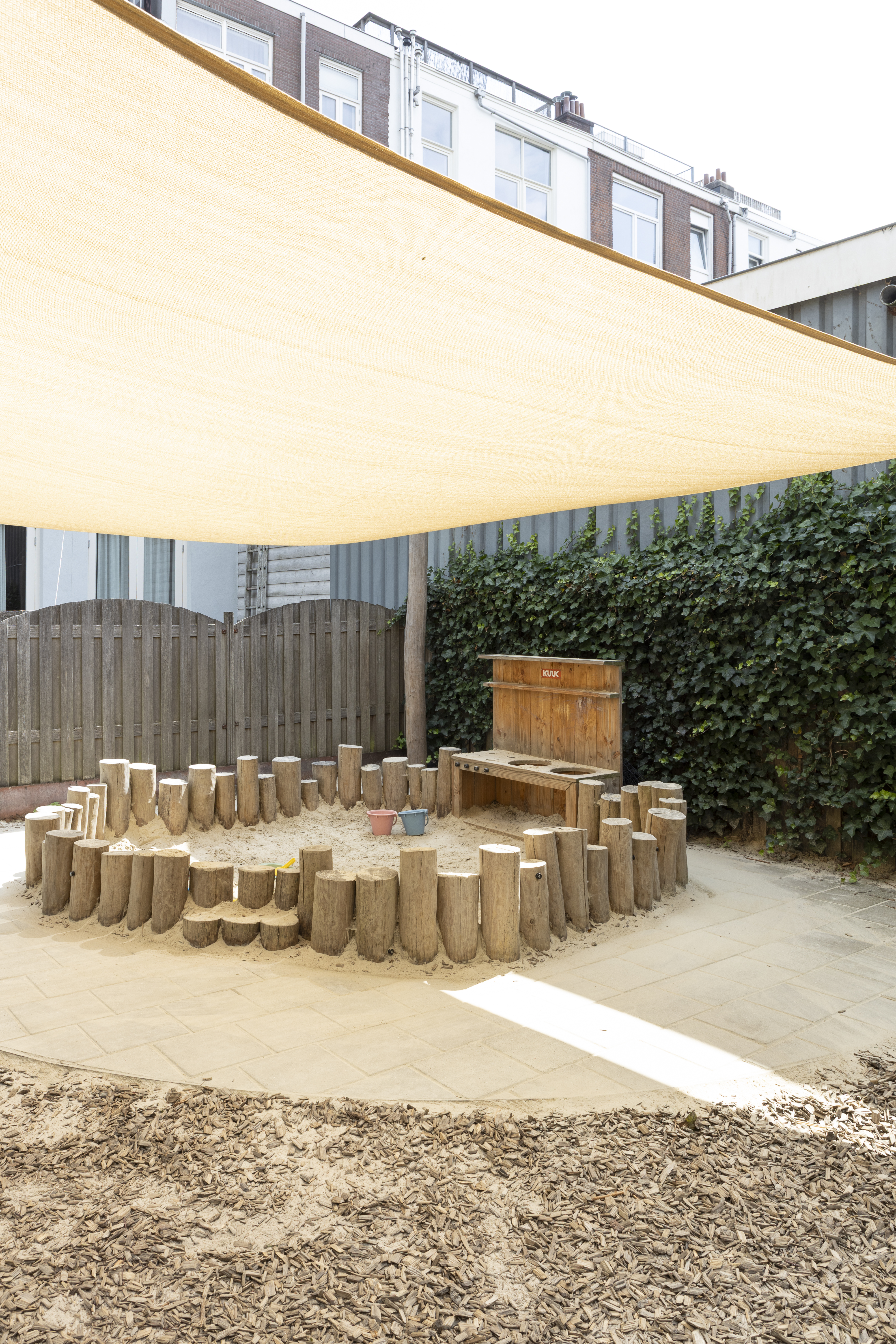 Compananny Kinderopvang Baarsjes Tuin Zandbak Overzicht