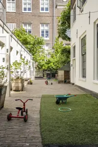 Werken Bij Compananny Kinderopvang Prinsengracht Buiten Speelplaats Gras Locaties