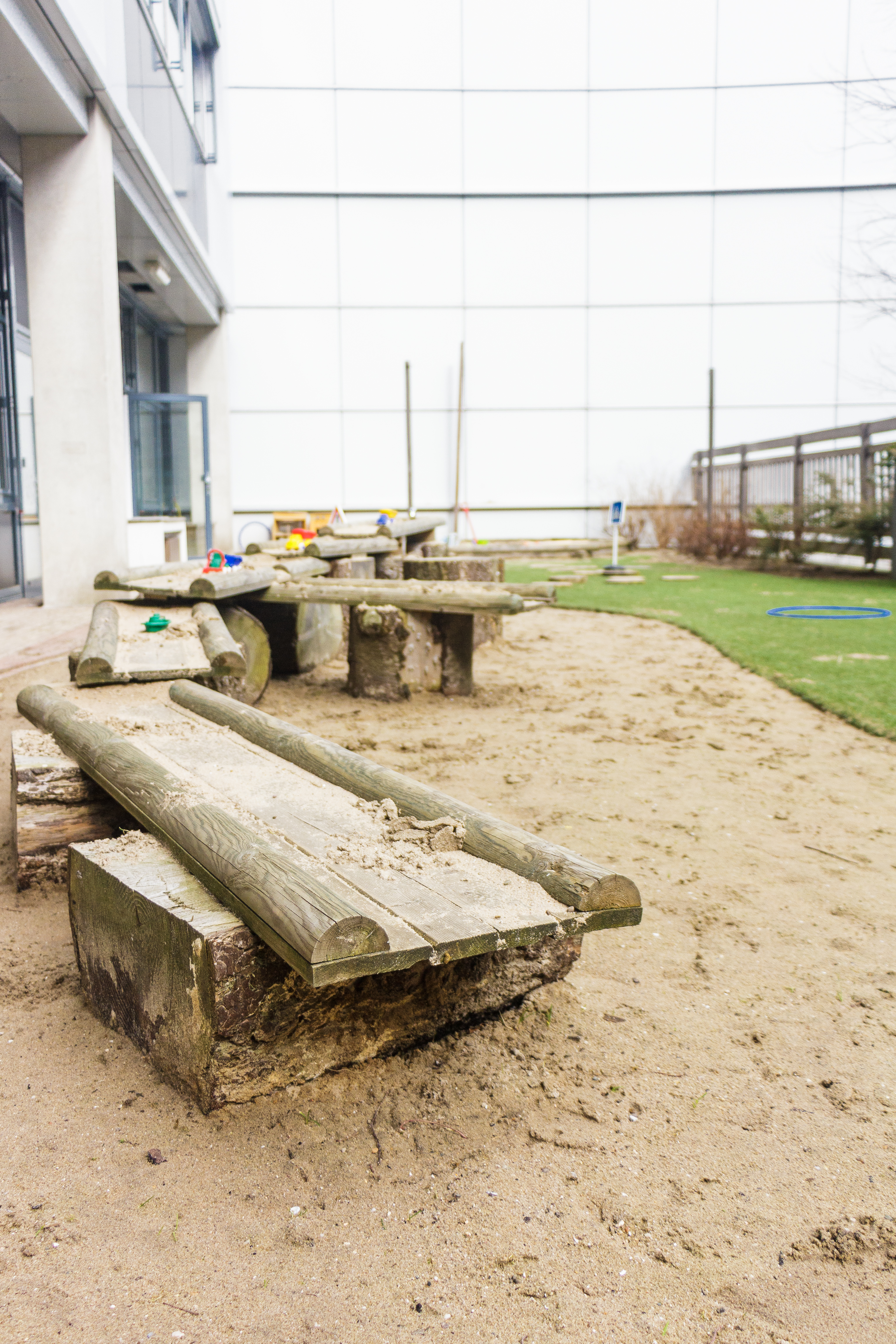Zandbak in tuin kinderopvang CompaNanny Schiphol Centrum Aalsmeer