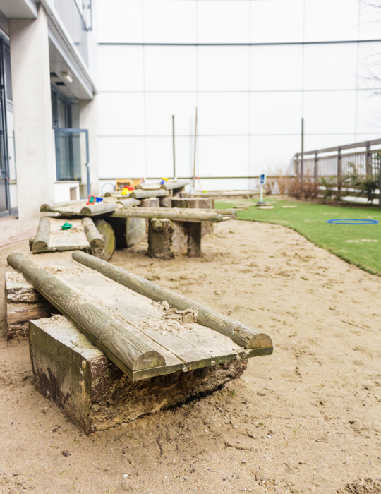 Zandbak in tuin kinderopvang CompaNanny Schiphol Centrum Aalsmeer